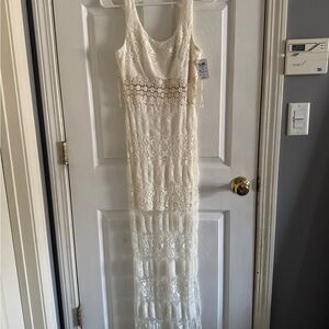 Elegant White Lace Maxi Dress